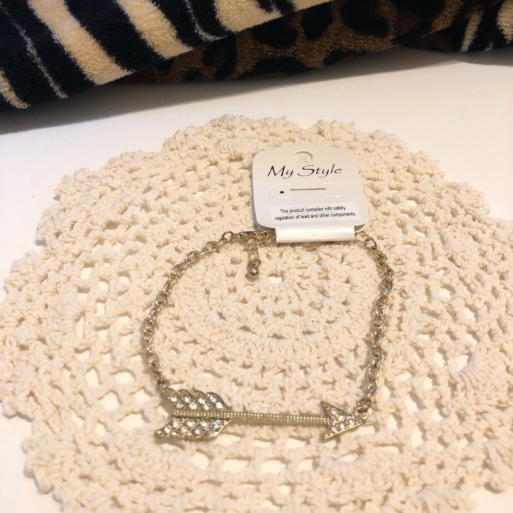 Arrow bracelet gold tone new.